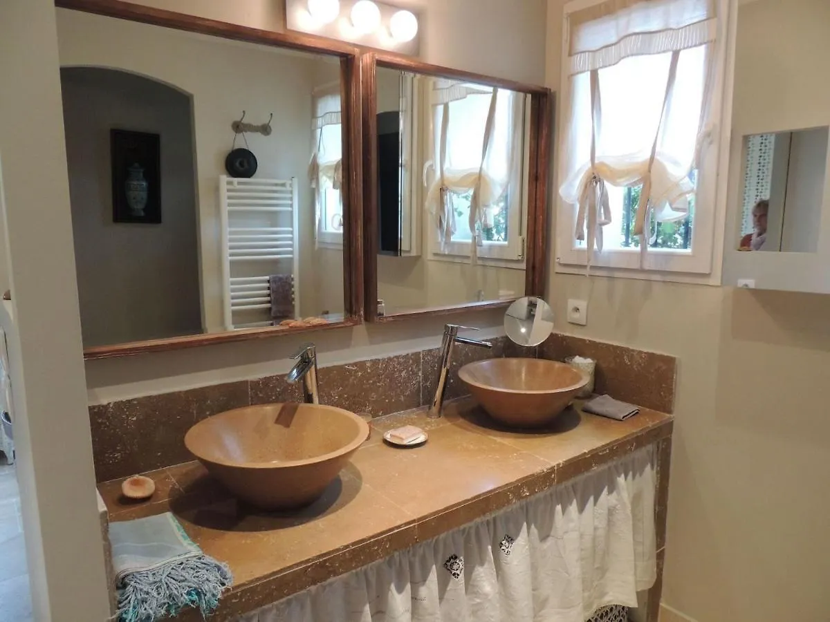 Picturesque Holiday Home With Garden Vaison-la-Romaine
