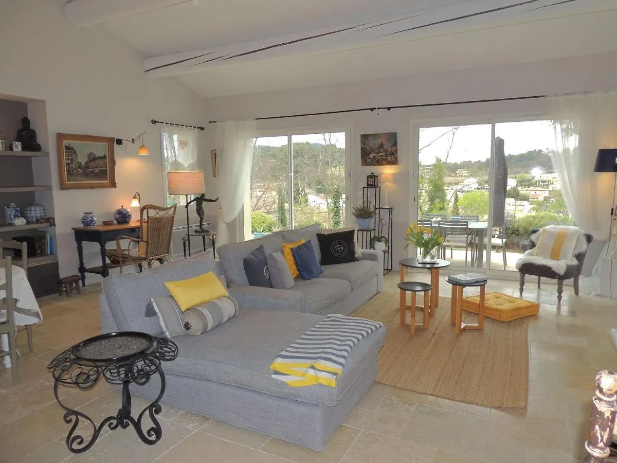 Picturesque Holiday Home With Garden Vaison-la-Romaine