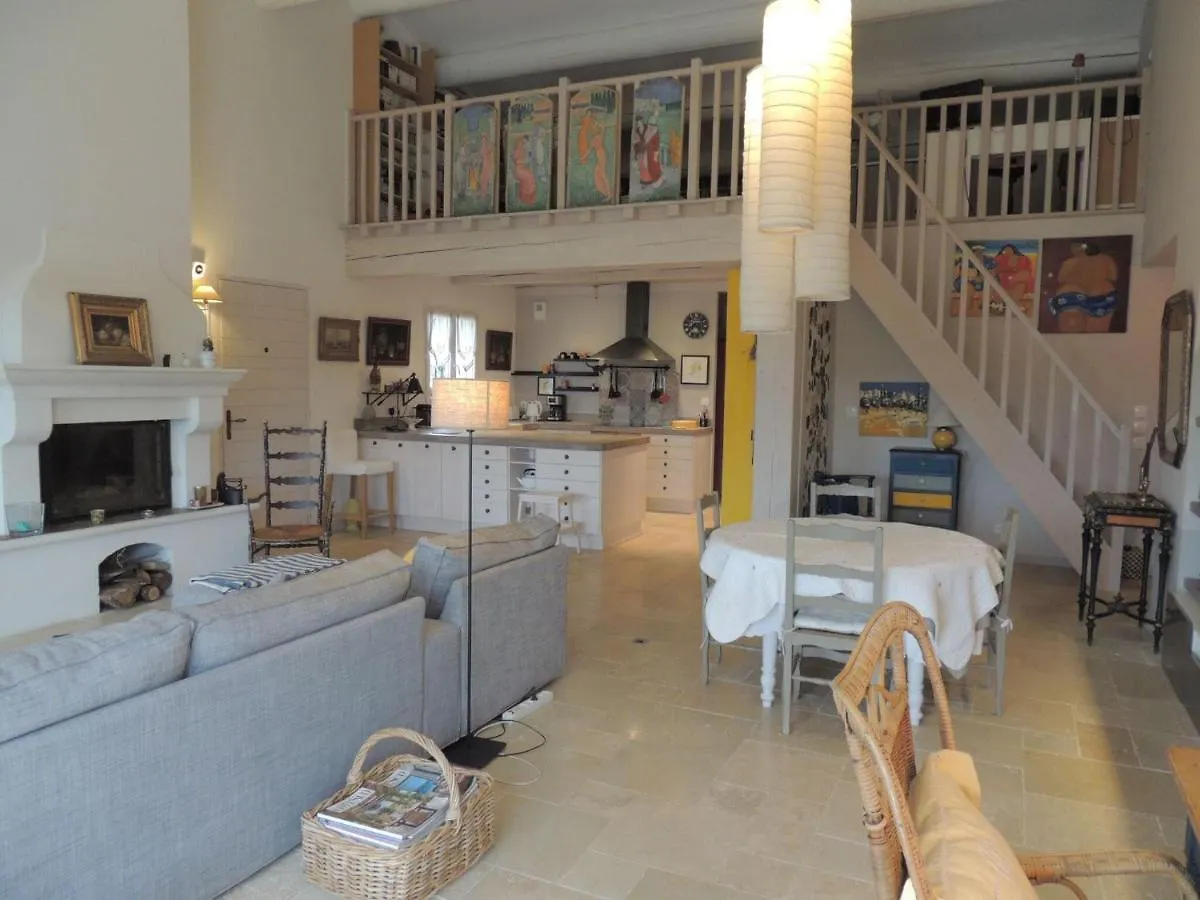 Picturesque Holiday Home With Garden Vaison-la-Romaine