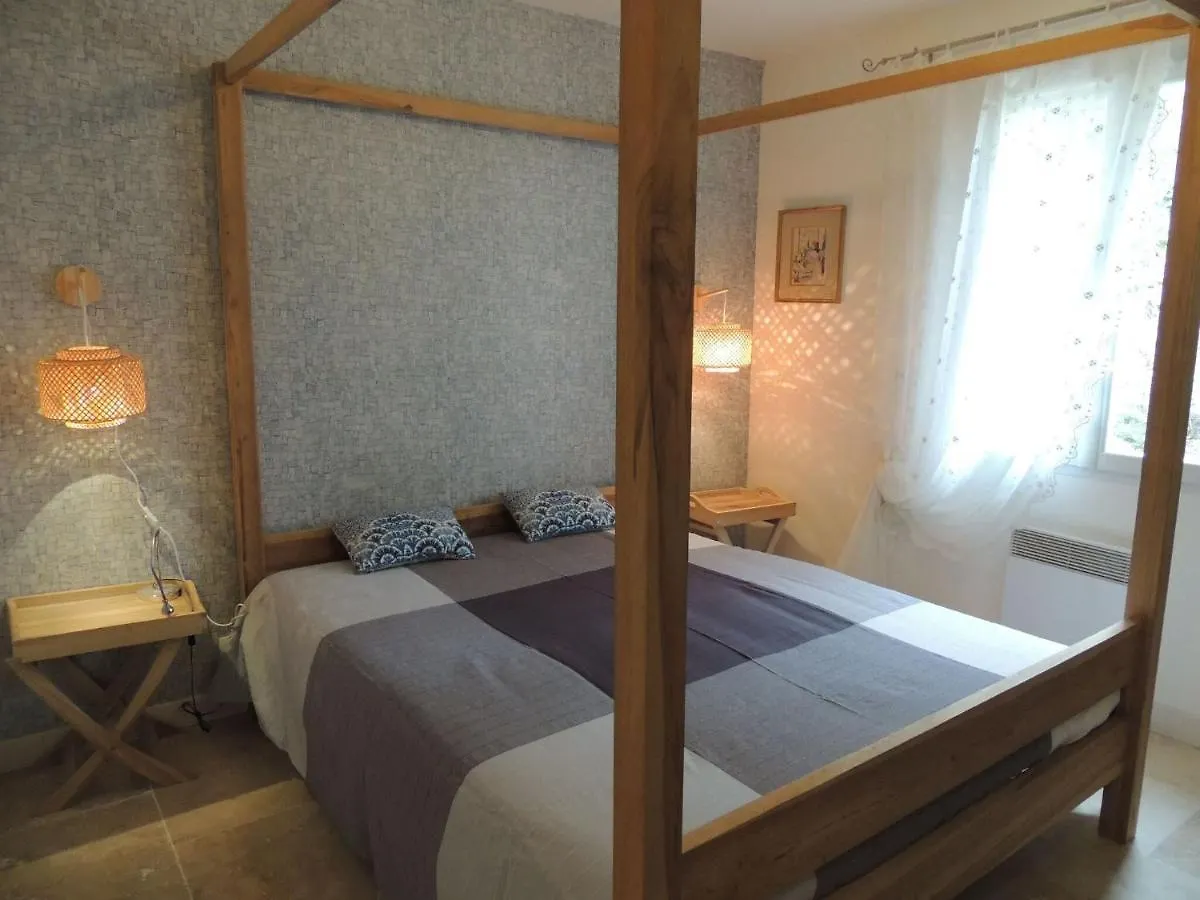 Picturesque Holiday Home With Garden Vaison-la-Romaine
