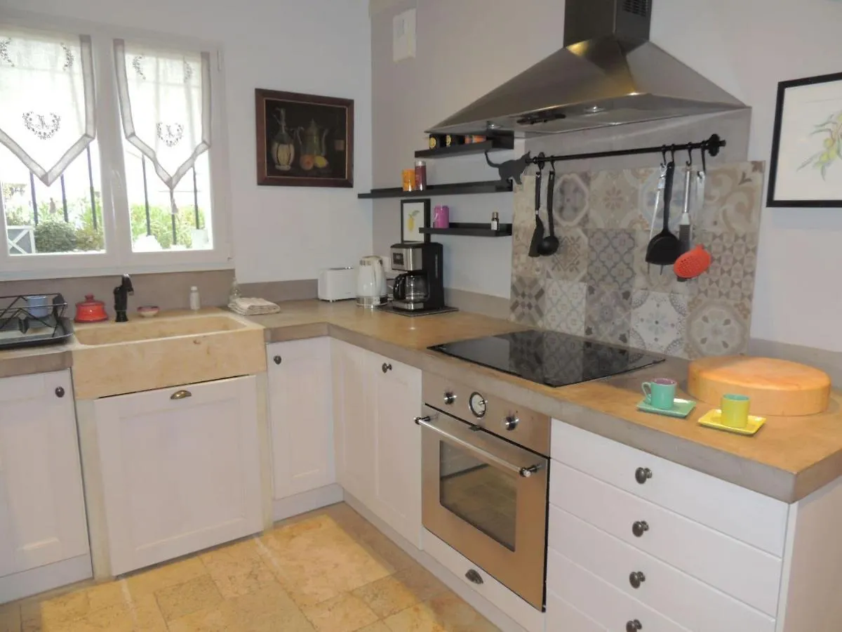 Picturesque Holiday Home With Garden Vaison-la-Romaine