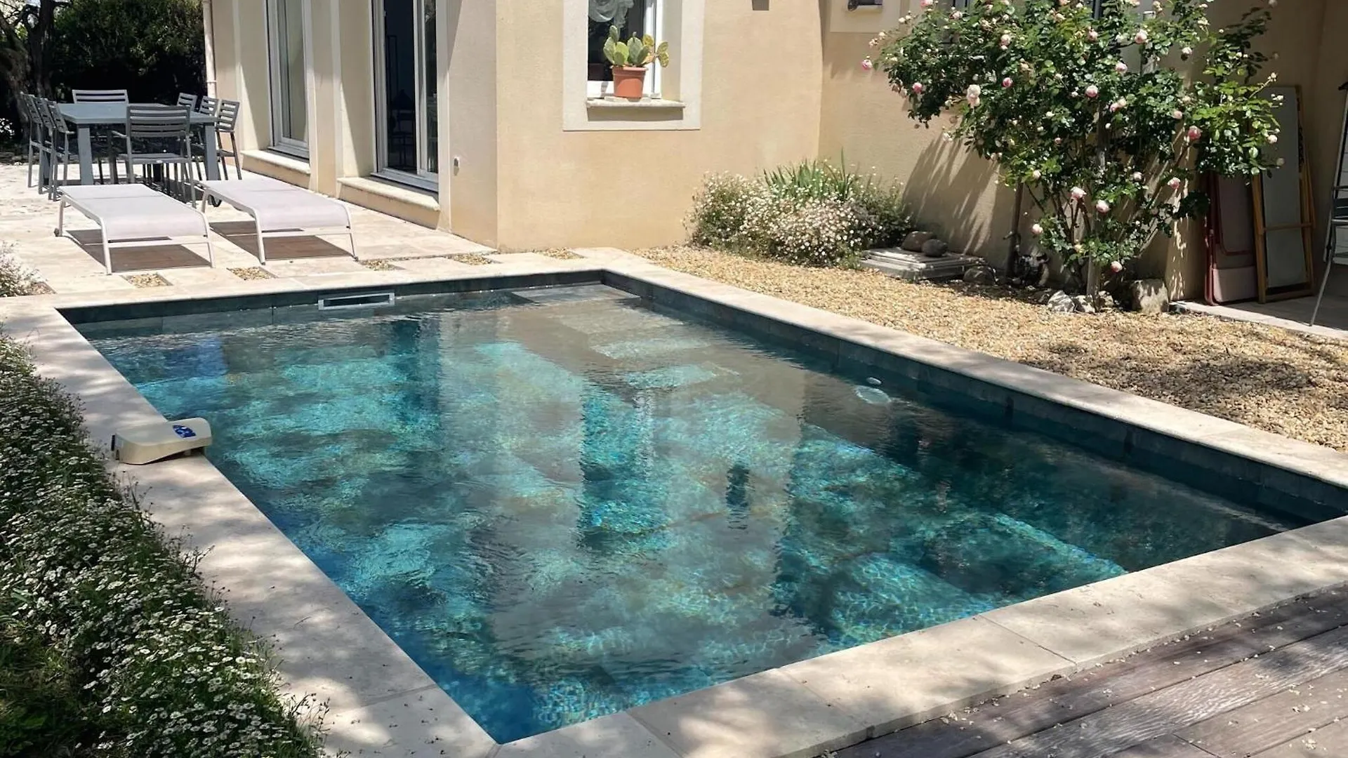 Picturesque Holiday Home With Garden Vaison-la-Romaine